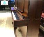 Với chiều cao 131cm, đàn Piano Yamaha UX30WnC này dễ dàng hòa hợp vào nhiều không gian nội thất khác nhau.