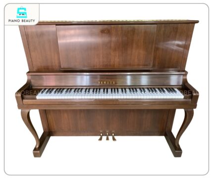 Đàn Piano Yamaha UX30WnC thể hiện sự pha trộn tinh tế giữa vẻ đẹp cổ điển và phong cách hiện đại