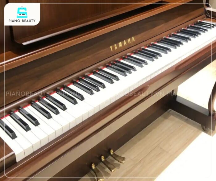 Bàn phím của Đàn Piano Yamaha UX30WnC được chế tác từ vật liệu Phenolic Resin cao cấp