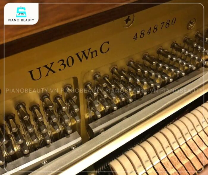 Đàn Piano Yamaha UX30WnC là một kiệt tác âm nhạc với thiết kế tinh tế và âm thanh tuyệt vời