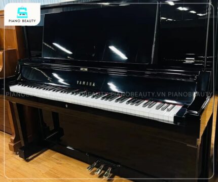 Đàn Piano Yamaha UX5 có bàn phím nhạy bén và pedal sostenuto độc đáo