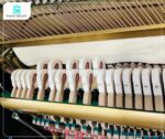 Đàn Piano Yamaha UX5 có búa đàn làm từ chất liệu gỗ cao cấp bọc nỉ hai bên
