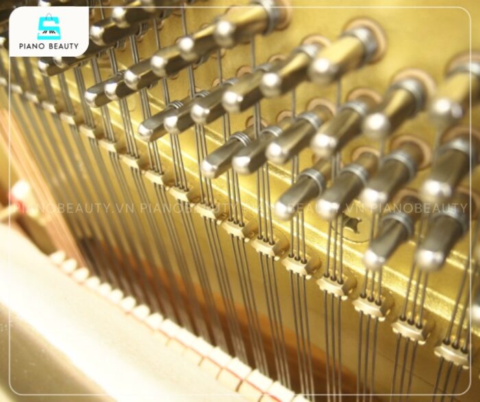 Đàn Piano Yamaha UX500WnC trang bị dây đàn được làm từ thép cường độ cao