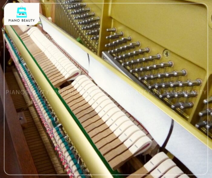 Đàn Piano Yamaha UX500WnC sở hữu lõi gỗ cứng, bọc nỉ cao cấp