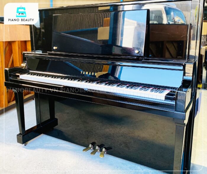 Đàn Piano Yamaha UX50A có bề mặt ngoài được hoàn thiện với lớp sơn bóng đen cao cấp