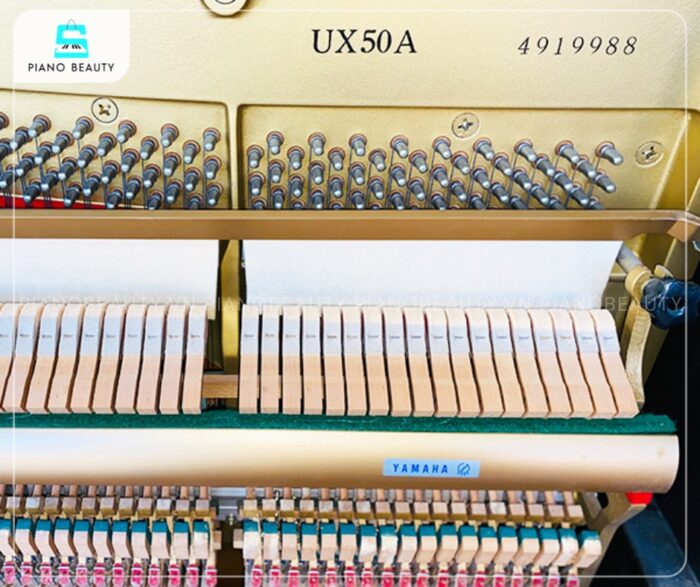 Đàn Piano Yamaha UX50A sở hữu búa đàn bọc nỉ cao cấp