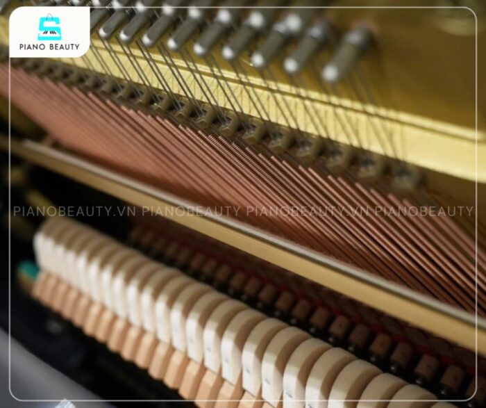 Đàn Piano Yamaha UX50BL trang bị hệ thống búa đàn được bọc nỉ mềm mại