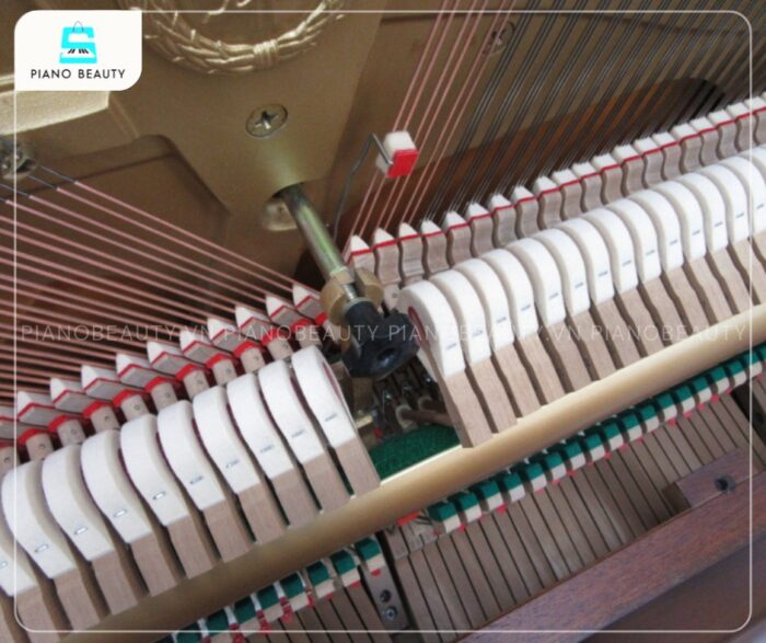 Đàn Piano Yamaha UX50WnC trang bị hệ thống búa đàn gỗ gụ bọc nỉ bền bỉ
