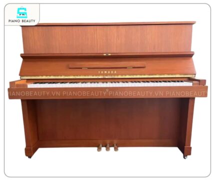 Đàn Piano Yamaha W103 có thiết kế dung hòa giữa nét cổ điển vượt thời gian và vẻ đẹp đương đại