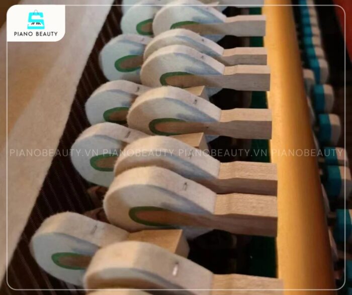 Đàn Piano Yamaha W103 có búa đàn từ lông cừu tự nhiên