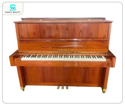 Đàn Piano Yamaha W104 sở hữu thiết kế mang phong cách cổ điển và sang trọng