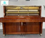 Đàn Piano Yamaha W104 gây ấn tượng với những đường vân gỗ tự nhiên