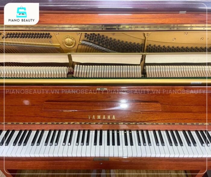 Đàn Piano Yamaha W104 có bàn phím mang lại cảm giác thoải mái và chống trượt cho người chơi