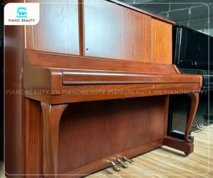 Đàn Piano Yamaha W105 với hệ thống 3 pedal đa chức năng cho phép kiểm soát âm thanh tinh tế