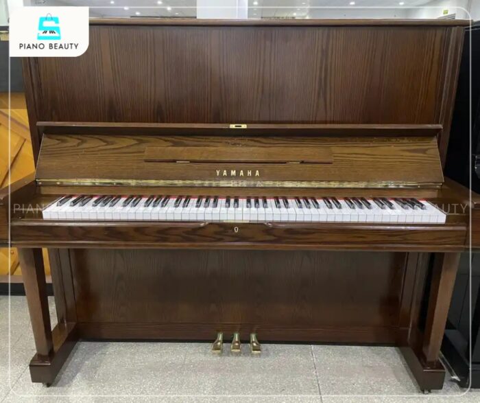 Đàn Piano Yamaha W105 được chế tác tỉ mỉ từ gỗ óc chó thượng hạng
