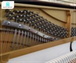 Đàn Piano Yamaha W106B có dây đàn làm từ thép cường độ cao có khả năng chịu lực tốt
