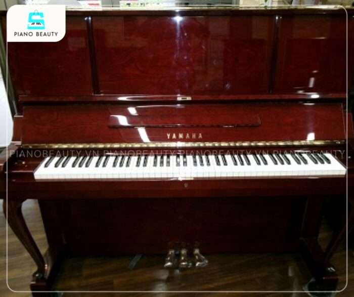 Đàn Piano Yamaha W106BB có thiết kế toát lên vẻ thanh lịch với chân cong đặc trưng theo phong cách Queen Anne