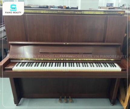 Đàn Piano Yamaha W107B với những đường vân gỗ tự nhiên độc đáo, mang đến cảm giác ấm áp và vẻ đẹp vượt thời gian