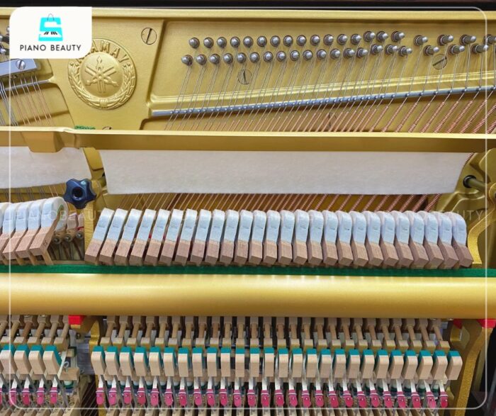 Đàn Piano Yamaha W107B gây ấn tượng với âm sắc trong trẻo, ấm áp và mạnh mẽ được tạo nên nhờ vật liệu cao cấp cùng thiết kế tối ưu