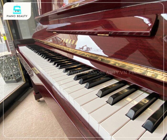 Hệ thống bàn phím 88 phím của Đàn Piano Yamaha W108B được phủ một lớp Phenolic Resin