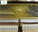 Đàn Piano Yamaha W108B gây ấn tượng với chất lượng âm thanh xuất sắc, với độ vang và ấm áp đặc trưng