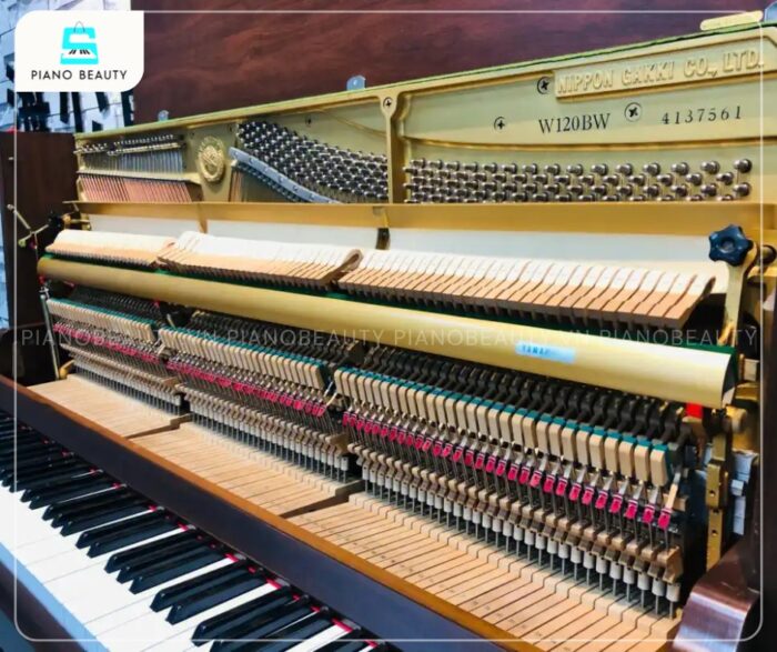 Đàn Piano Yamaha W120BW đem đến trải nghiệm âm nhạc phong phú nhờ chất lượng âm thanh trong trẻo, sống động và đầy lôi cuốn