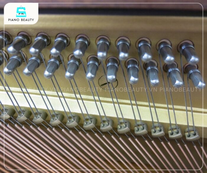 Đàn Piano Yamaha W201 có dây đàn làm từ thép cao cấp