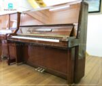 Đàn Piano Yamaha W202 sở hữu vẻ ngoài upright truyền thống