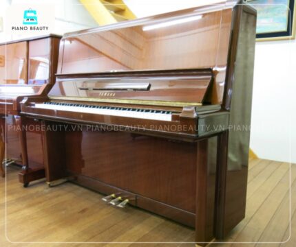 Đàn Piano Yamaha W202 sở hữu vẻ ngoài upright truyền thống