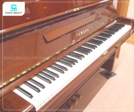 Đàn Piano Yamaha W202 trang bị bàn phím tiêu chuẩn có độ nhạy cao