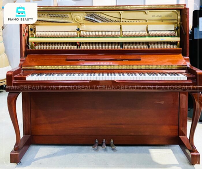 Đàn Piano Yamaha W3AMhC với các phím trắng được phủ lớp Acrylic Resin và phím đen sử dụng Phenolic Resin