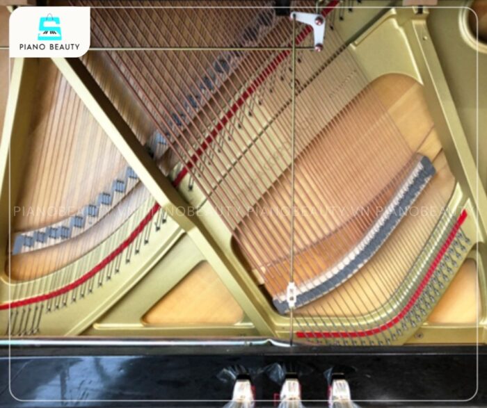 Đàn Piano Yamaha YU10 sở hữu bảng cộng hưởng được làm từ chất liệu gỗ cao cấp