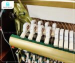 Đàn Piano Yamaha YU10MhC trang bị hệ thống búa đàn được ép chặt và cố định bằng T-fasteners