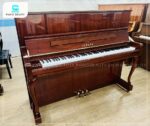 Đàn Piano Yamaha YU10MhC mang vẻ ngoài sang trọng nhờ thiết kế gỗ gụ Mahogany.
