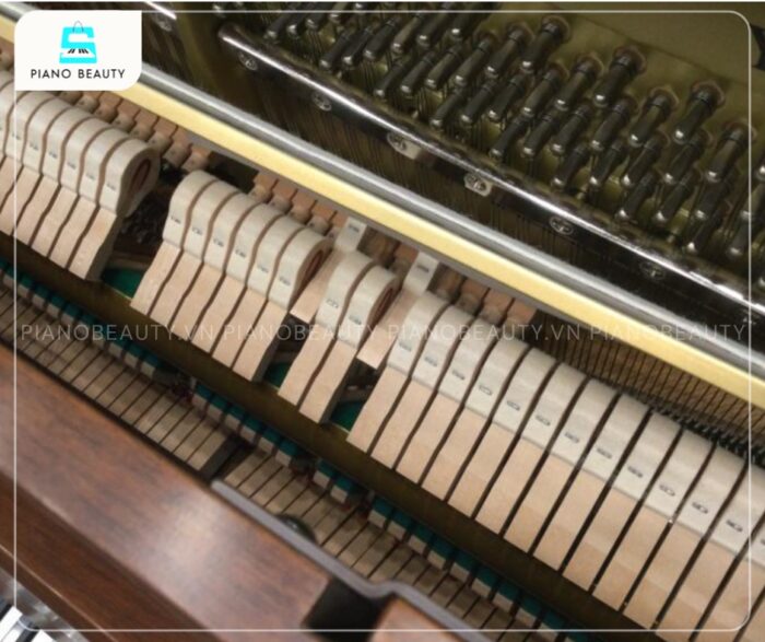 Đàn Piano Yamaha YU10WnC trang bị búa đàn bền bỉ, có độ phản hồi cao