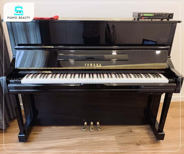 Đàn Piano Yamaha YU1SXG là sự kết hợp giữa thiết kế truyền thống và công nghệ hiện đại