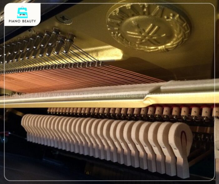 Đàn Piano Yamaha YU1SXG có búa đàn bằng gỗ gụ được bọc nỉ