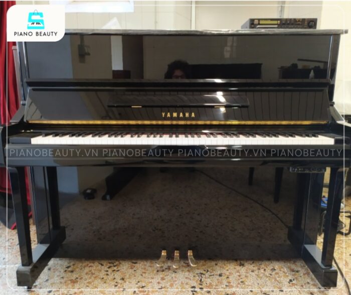 Đàn Piano Yamaha YU1SXG sở hữu thiết kế upright piano mang đậm nét cổ điển
