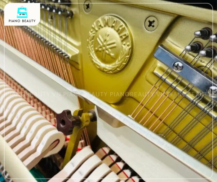 Đàn Piano Yamaha YU3 có dây đàn làm từ thép cường độ cao