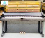 Đàn Piano Yamaha YU50 được đánh giá cao về chất âm phong phú, đầy đặn và có độ vang ấn tượng
