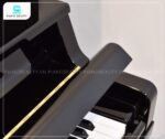 Đàn Piano Yamaha YU5SXG thừa hưởng phong cách thiết kế sang trọng đặc trưng của dòng YU series