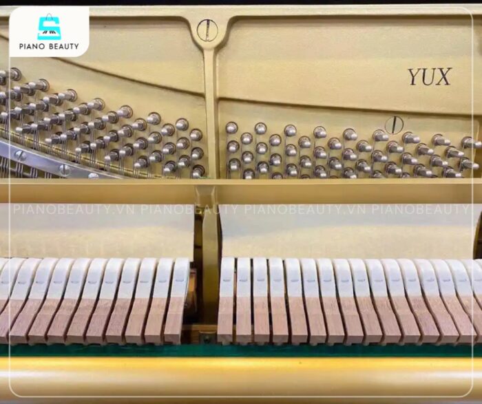 Đàn Piano Yamaha YUX được đánh giá cao nhờ chất lượng âm thanh đầy uy lực