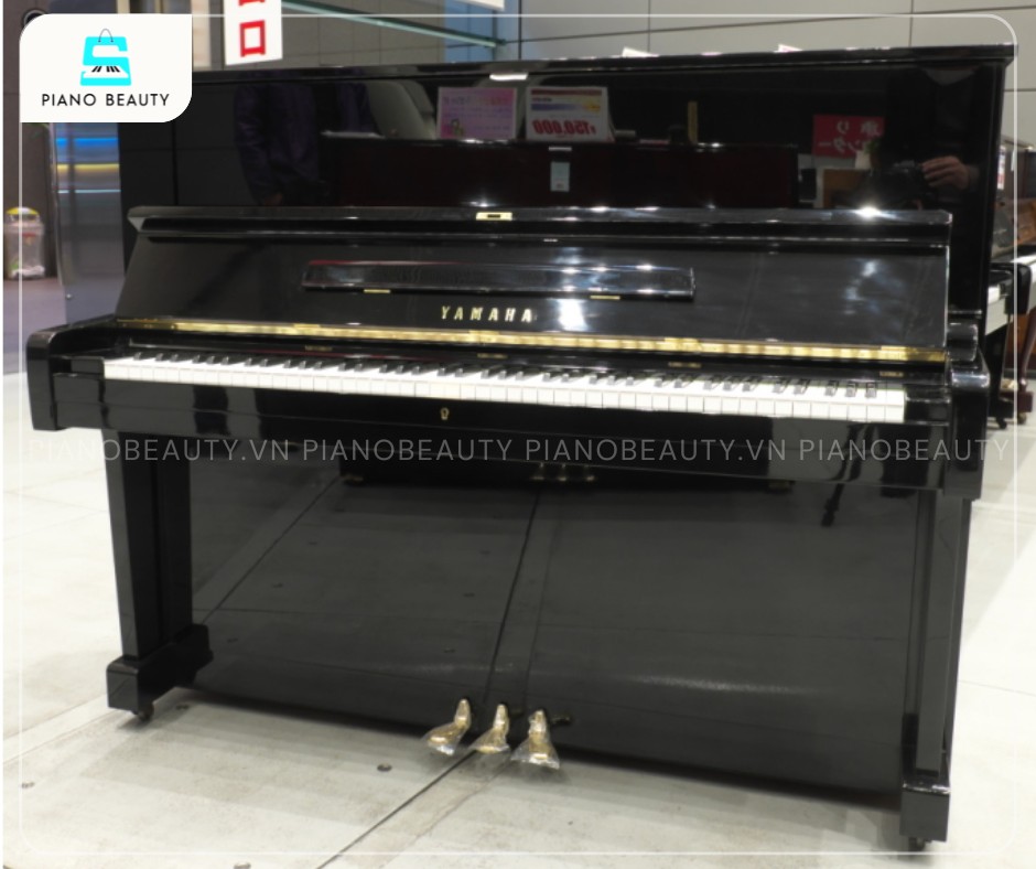 Đàn Piano Yamaha U1E thiết kế sang trọng với lớp sơn đen bóng
