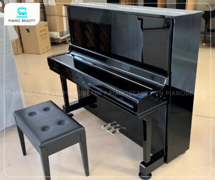 Đàn piano Yamaha U3M sang trọng với lớp sơn đen bóng