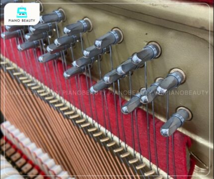 Trục giữ dây đàn chắc chắn của piano Yamaha U5