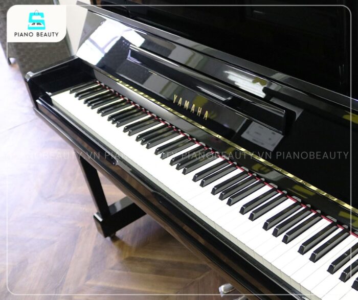 Đàn piano Yamaha UX10BL mang đến âm thanh vang đội