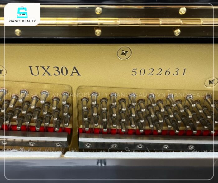 Bộ máy của đàn Piano Yamaha UX30A