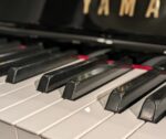 Đàn Piano Yamaha UX30BL
