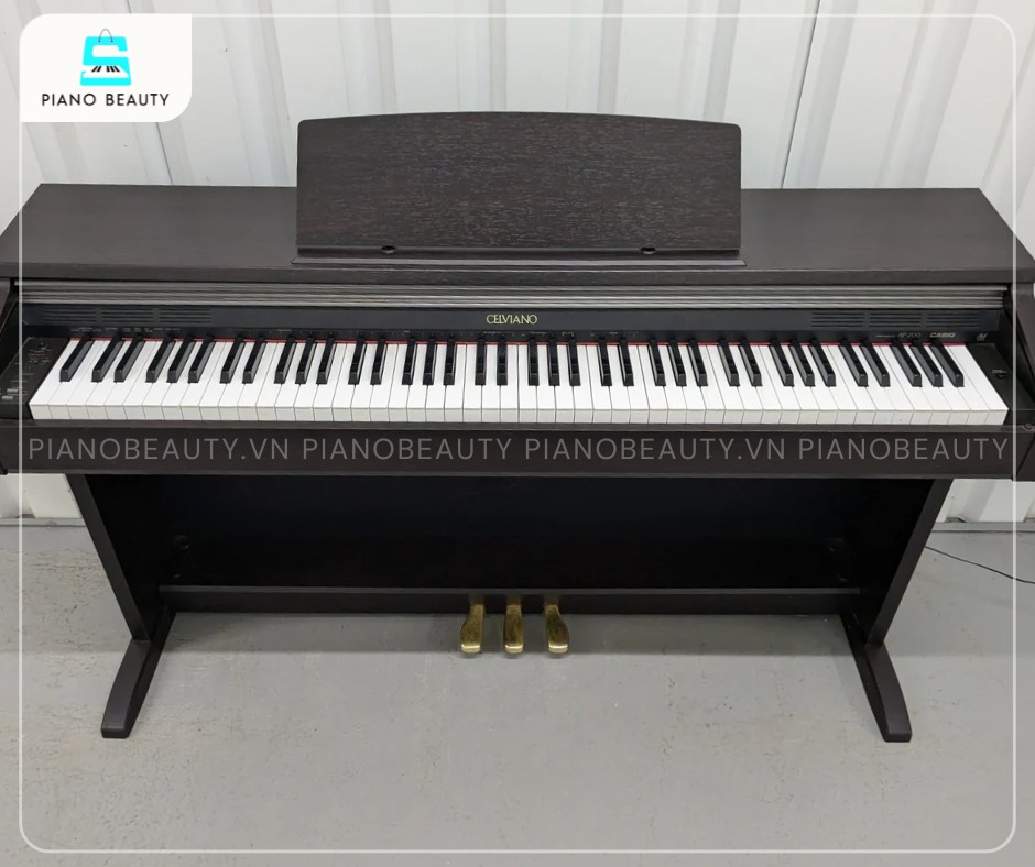 Bàn phím 88 phím của AP200 được thiết kế để mô phỏng chính xác cảm giác gõ phím của đàn piano acoustic