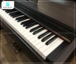 Piano điện Casio AP26 với 88 phím giúp người chơi kiểm soát cường độ và sắc thái âm nhạc